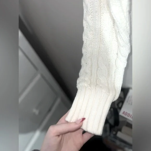 Aeropostale sweater - Picture 2 of 3